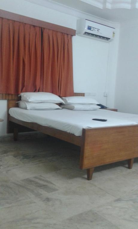 Royal Club Hotel Chennai Exterior foto